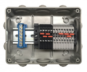 PM100CZ - Instalační krabice s propojovacími svorkami pro připojení termoelektrických hlav a max. 8 termostatů.