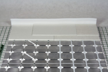 Příklad instalace suché podlahovky R883-1 GIACOMINI se sádrovláknitými deskami