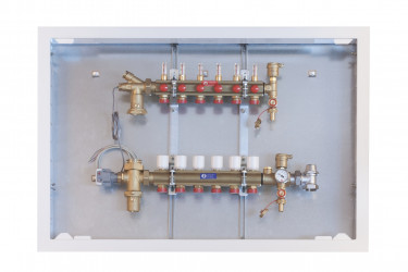 R557FMSA-1 - Směšovací rozdělovač s průtokoměry pro podlahové vytápění do nízkoteplotních avysokoteplotních systémů s motorem K282, včetně skřínědo zdi.